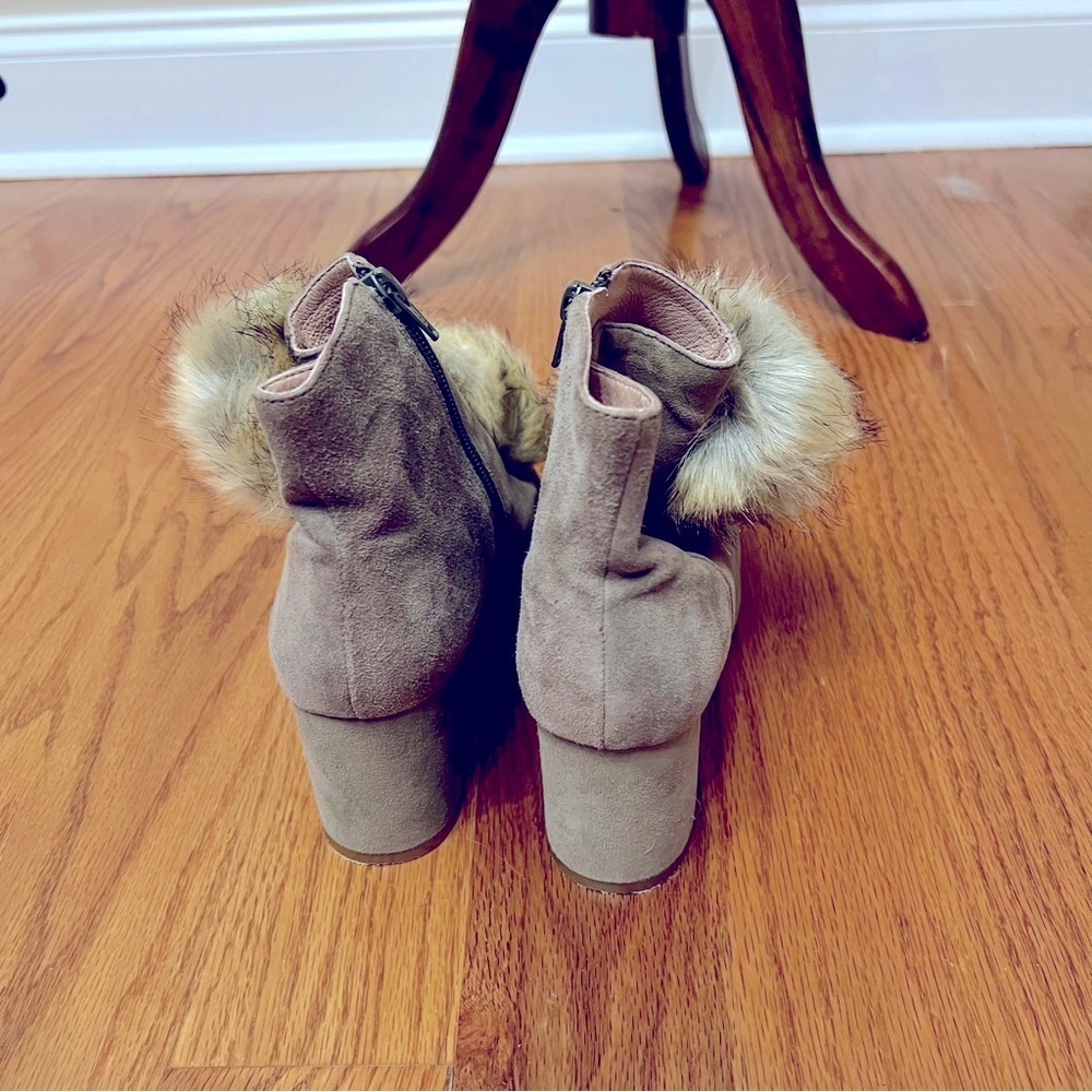 Cecelia New York Suede Pom Pom Booties Size 8.5 - Picture 4 of 7